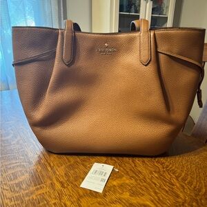 Kate Spade Brown Leather Tote Bag

Carried this bag one weekend